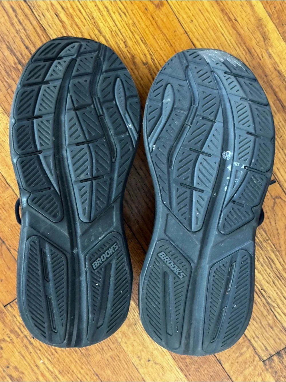 Brooks Max Womens All-Black Running Sneakers